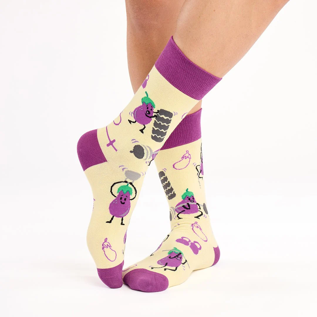 Calcetines divertidos de algodón "sin costuras". BERENJENA